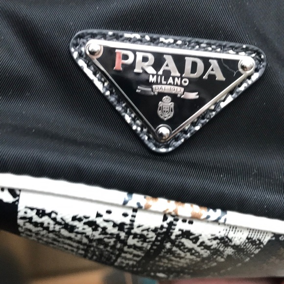 Prada ladies backpack , used only twice , new!!! - Picture 2 of 6